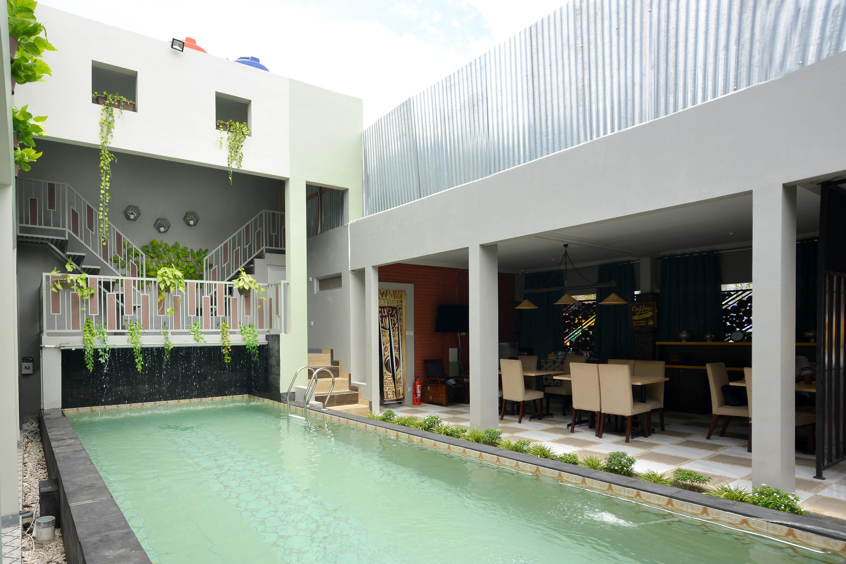 Hotel Oyo 583 Puri Gejayan Asri Syariah Yogyakarta Exterior foto