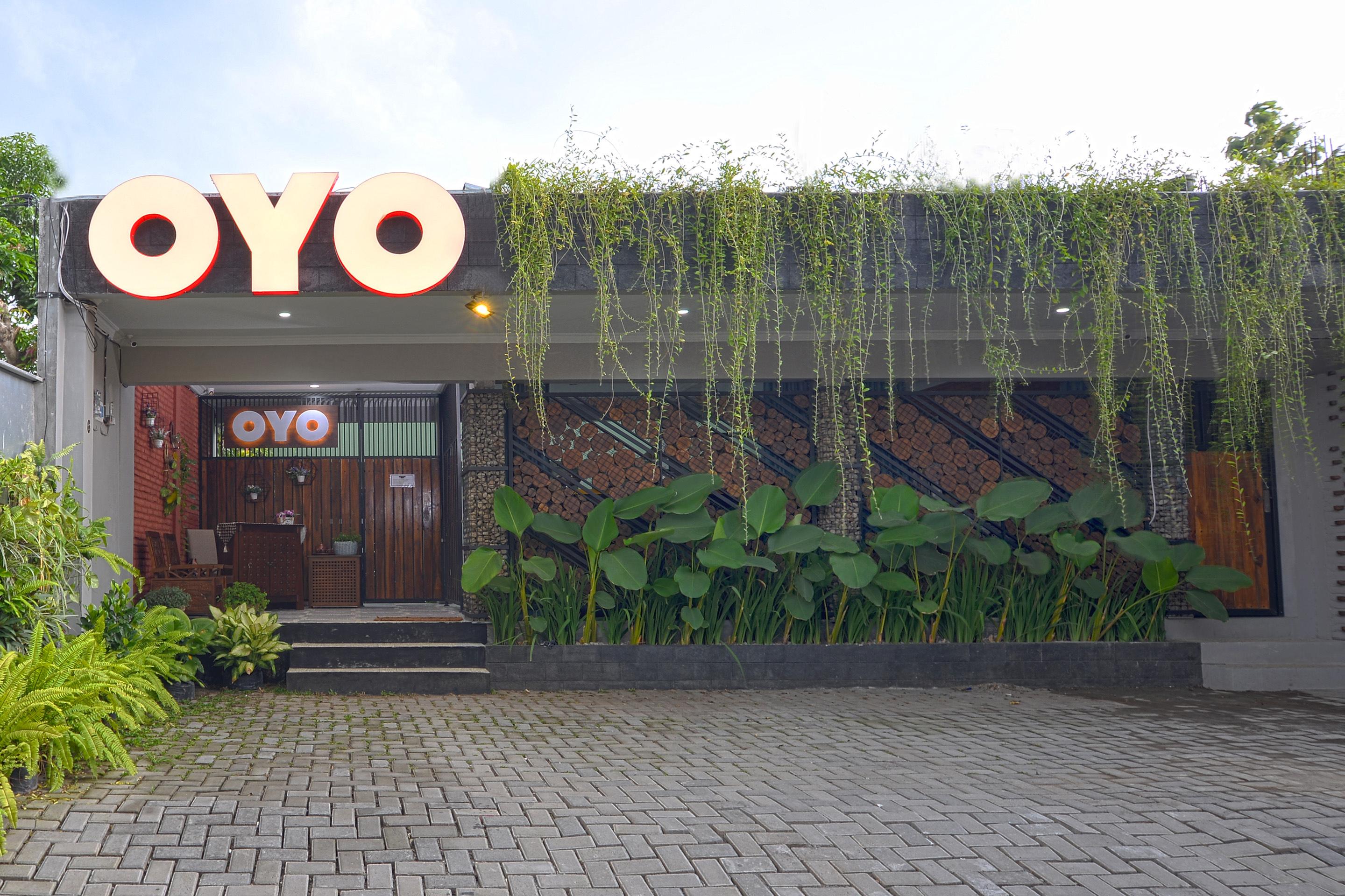 Hotel Oyo 583 Puri Gejayan Asri Syariah Yogyakarta Exterior foto