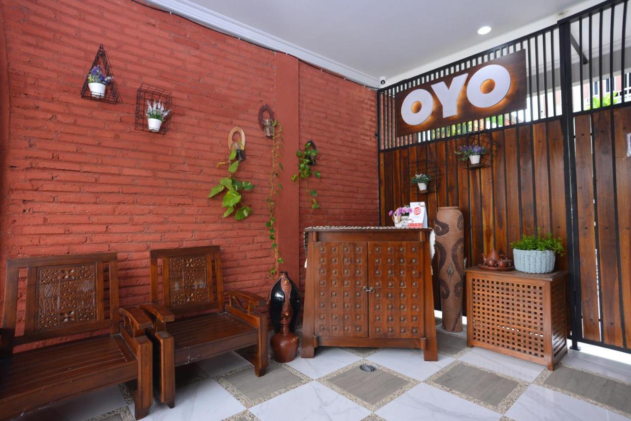 Hotel Oyo 583 Puri Gejayan Asri Syariah Yogyakarta Exterior foto